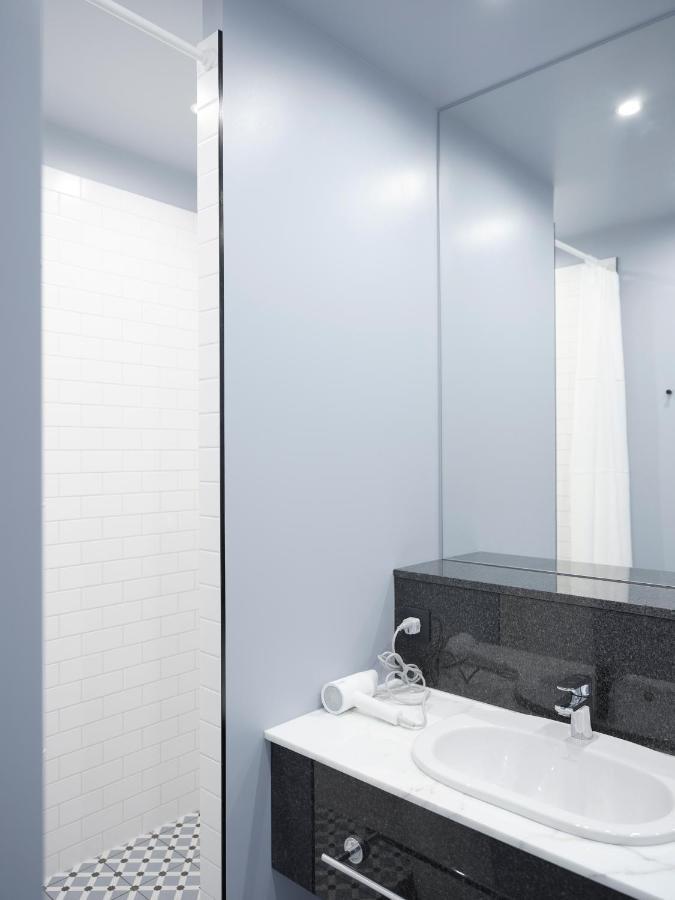 Miro Rooms Skolas - Quiet Chic, Free Parking, Self Check-In Riga Exterior foto