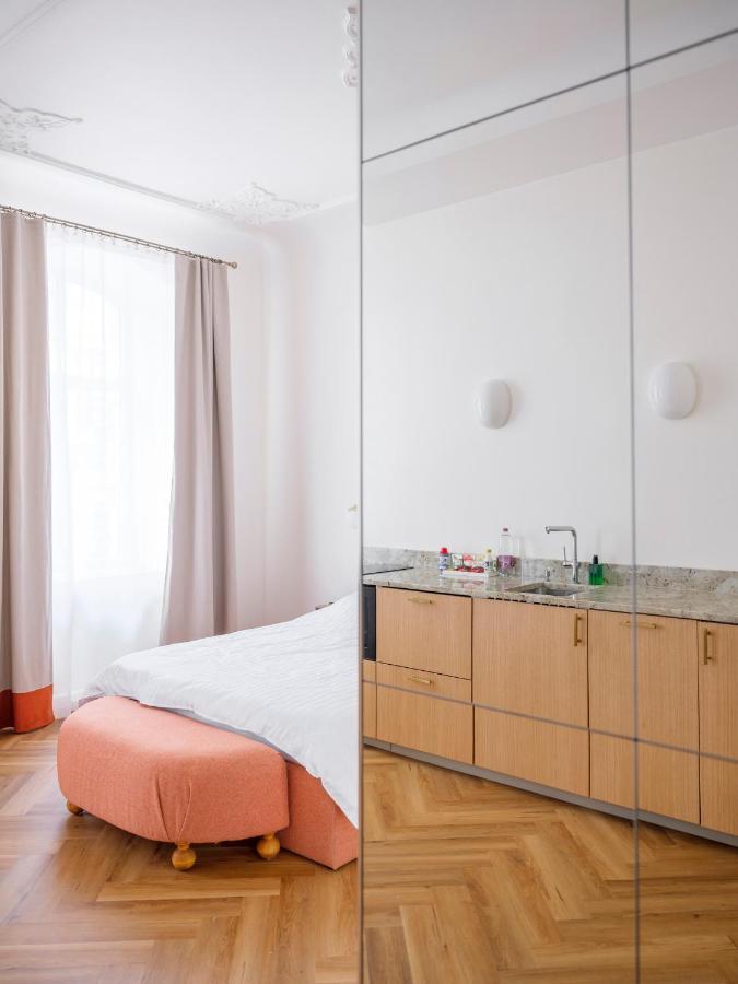 Miro Rooms Skolas - Quiet Chic, Free Parking, Self Check-In Riga Exterior foto