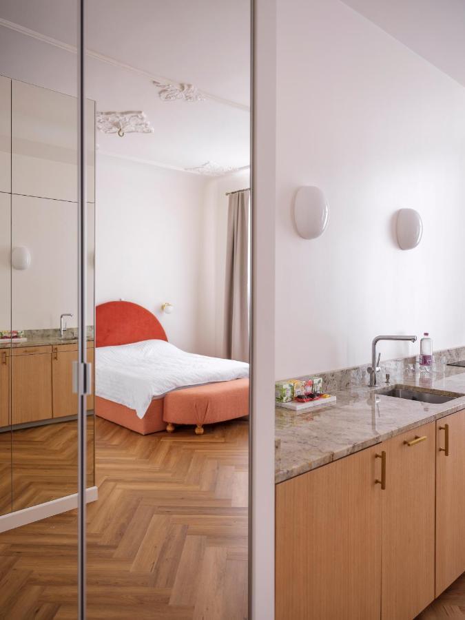 Miro Rooms Skolas - Quiet Chic, Free Parking, Self Check-In Riga Exterior foto