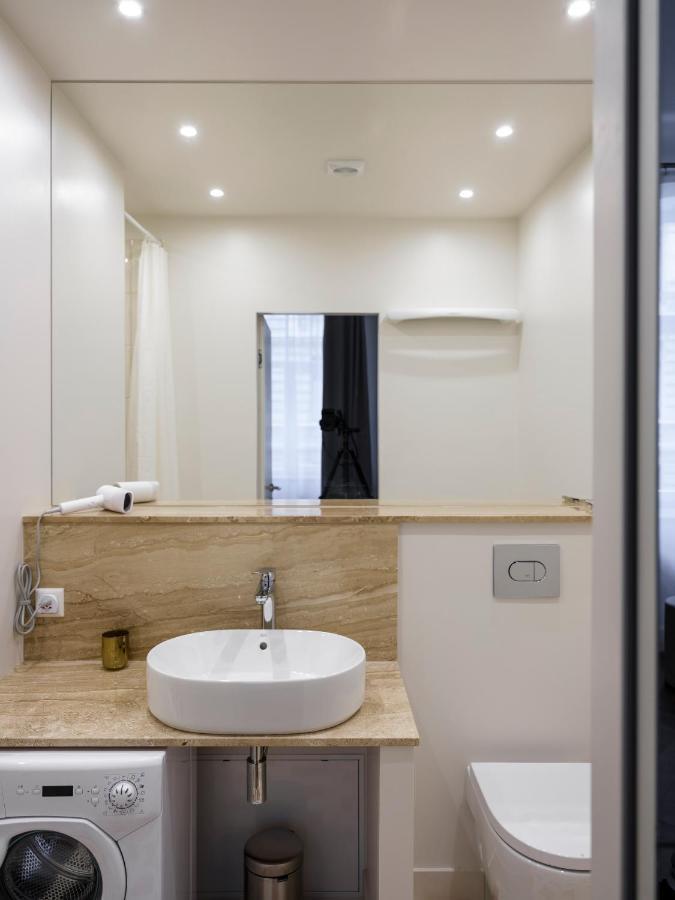 Miro Rooms Skolas - Quiet Chic, Free Parking, Self Check-In Riga Exterior foto