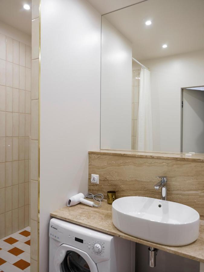Miro Rooms Skolas - Quiet Chic, Free Parking, Self Check-In Riga Exterior foto