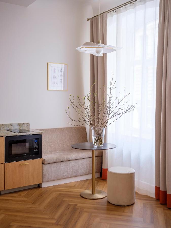 Miro Rooms Skolas - Quiet Chic, Free Parking, Self Check-In Riga Exterior foto
